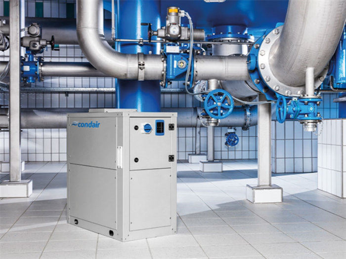 In eine industrielle Anlage integriertes Condair System zur kontrollierten Luftbefeuchtung mit Rohrleitungs- und Ventiltechnik