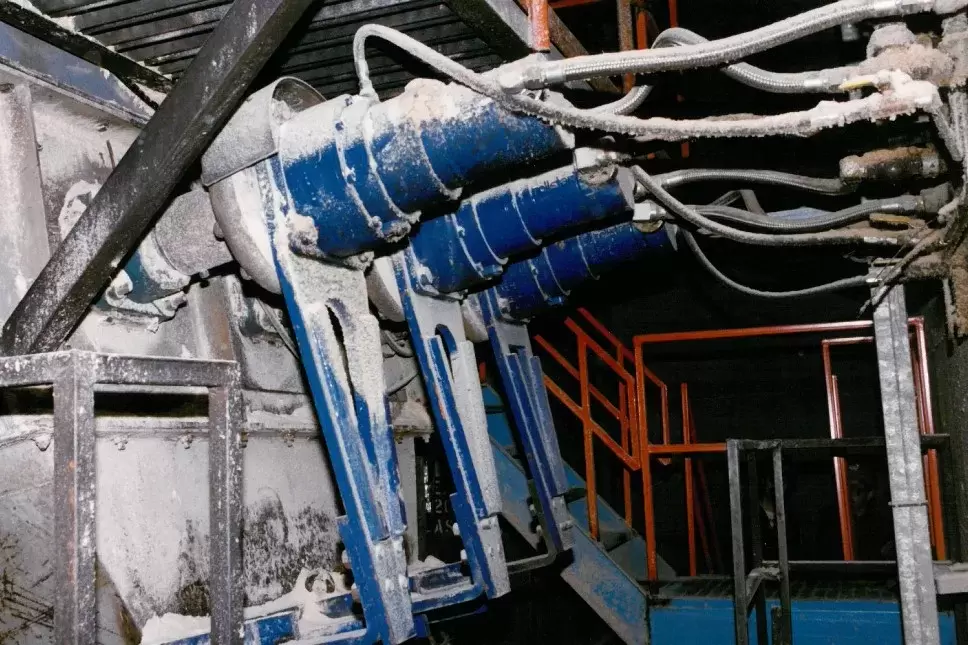 Rollstar-Antriebsaggregat im Einsatz in einer rauen Industrieumgebung unter hohen mechanischen Belastungen